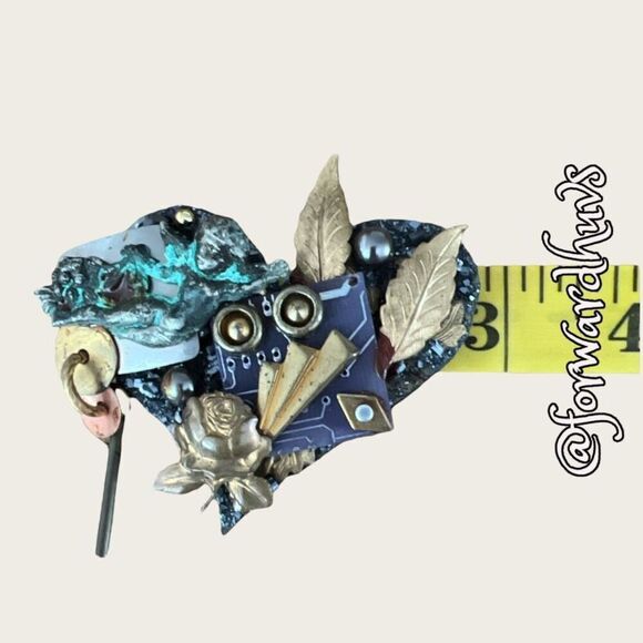 Hand Crafted Heart Brooch Marked JC - Picture 6 of 7